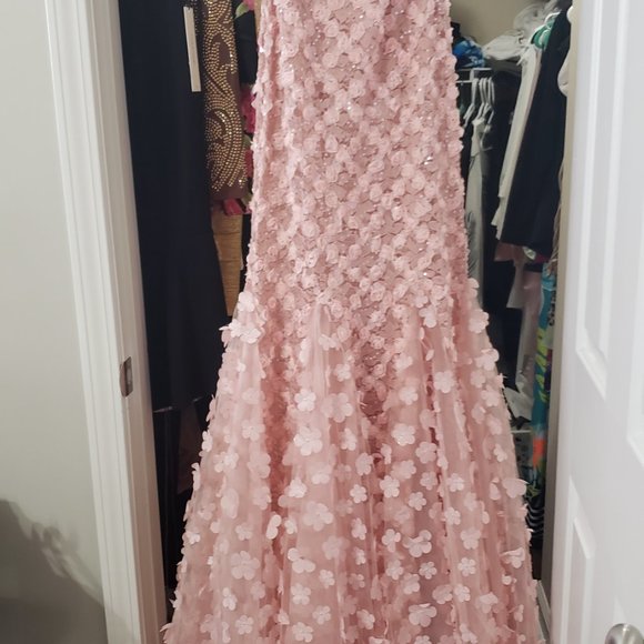 Dress - Picture 3 of 4